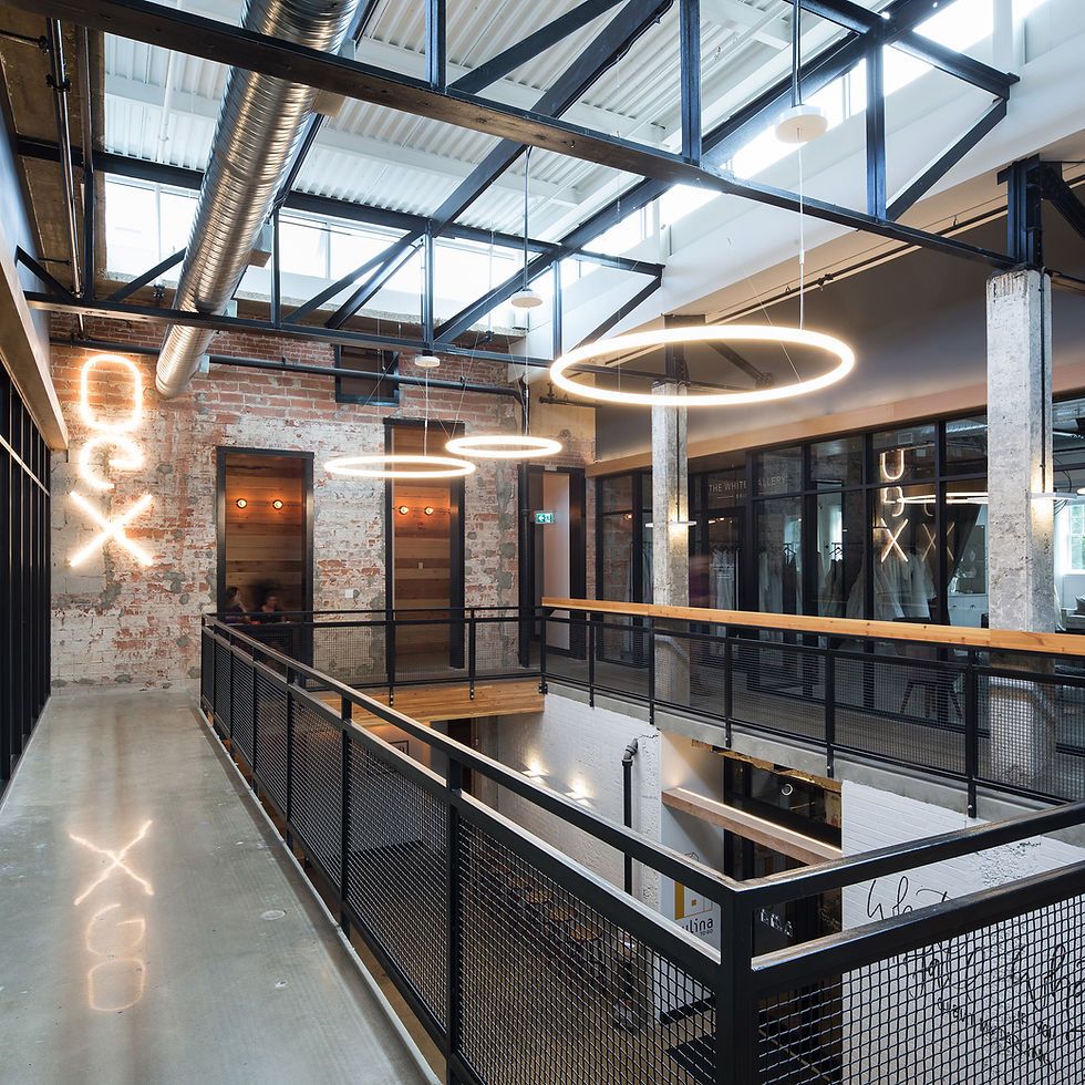 1. Thiết Kế Mở (Open Concept)
Tạo không gian làm việc mở với các khu vực văn phòng được bố trí liền kề nhà xưởng. Điều này giúp tăng cường sự giao tiếp và hợp tác giữa các bộ phận.
2. Khu Vực Tiếp Khách Riêng Biệt
Thiết kế một khu vực tiếp khách riêng biệt, với không gian thoải mái để tiếp đón đối tác và khách hàng. Khu vực này có thể được trang trí hiện đại và chuyên nghiệp.
3. Sử Dụng Vật Liệu Bền Vững
Áp dụng vật liệu thân thiện với môi trường cho cả nhà xưởng và văn phòng, tạo ra không gian làm việc xanh và bền vững.
4. Hệ Thống Chiếu Sáng Tự Nhiên
Tận dụng ánh sáng tự nhiên bằng cách thiết kế cửa sổ lớn và mái kính, giúp tiết kiệm năng lượng và tạo không gian làm việc thoải mái.
5. Khu Vực Giải Trí và Nghỉ Ngơi
Tạo ra một khu vực giải trí và nghỉ ngơi cho nhân viên, như phòng ăn, khu vực thư giãn, hoặc sân vườn nhỏ, giúp tăng cường tinh thần làm việc.
6. Công Nghệ Thông Minh
Tích hợp công nghệ thông minh vào văn phòng như hệ thống điều khiển ánh sáng, nhiệt độ và an ninh, nâng cao hiệu quả làm việc.
7. Bố Trí Linh Hoạt
Thiết kế không gian văn phòng linh hoạt, có thể thay đổi theo nhu cầu sử dụng, như các phòng họp di động hoặc khu vực làm việc chung.
8. Kết Nối Giữa Nhà Xưởng và Văn Phòng
Thiết kế lối đi thuận tiện giữa nhà xưởng và văn phòng, giúp nhân viên dễ dàng di chuyển và phối hợp công việc.
9. Sử Dụng Màu Sắc Tươi Sáng
Áp dụng màu sắc tươi sáng trong thiết kế văn phòng để tạo không khí làm việc vui tươi và năng động.
10. Tích Hợp Không Gian Xanh
Thêm cây xanh và không gian xanh vào cả nhà xưởng và văn phòng để cải thiện chất lượng không khí và tạo cảm giác thư giãn.
Những ý tưởng này không chỉ giúp tối ưu hóa không gian mà còn tạo ra môi trường làm việc hiệu quả và thoải mái cho nhân viên!